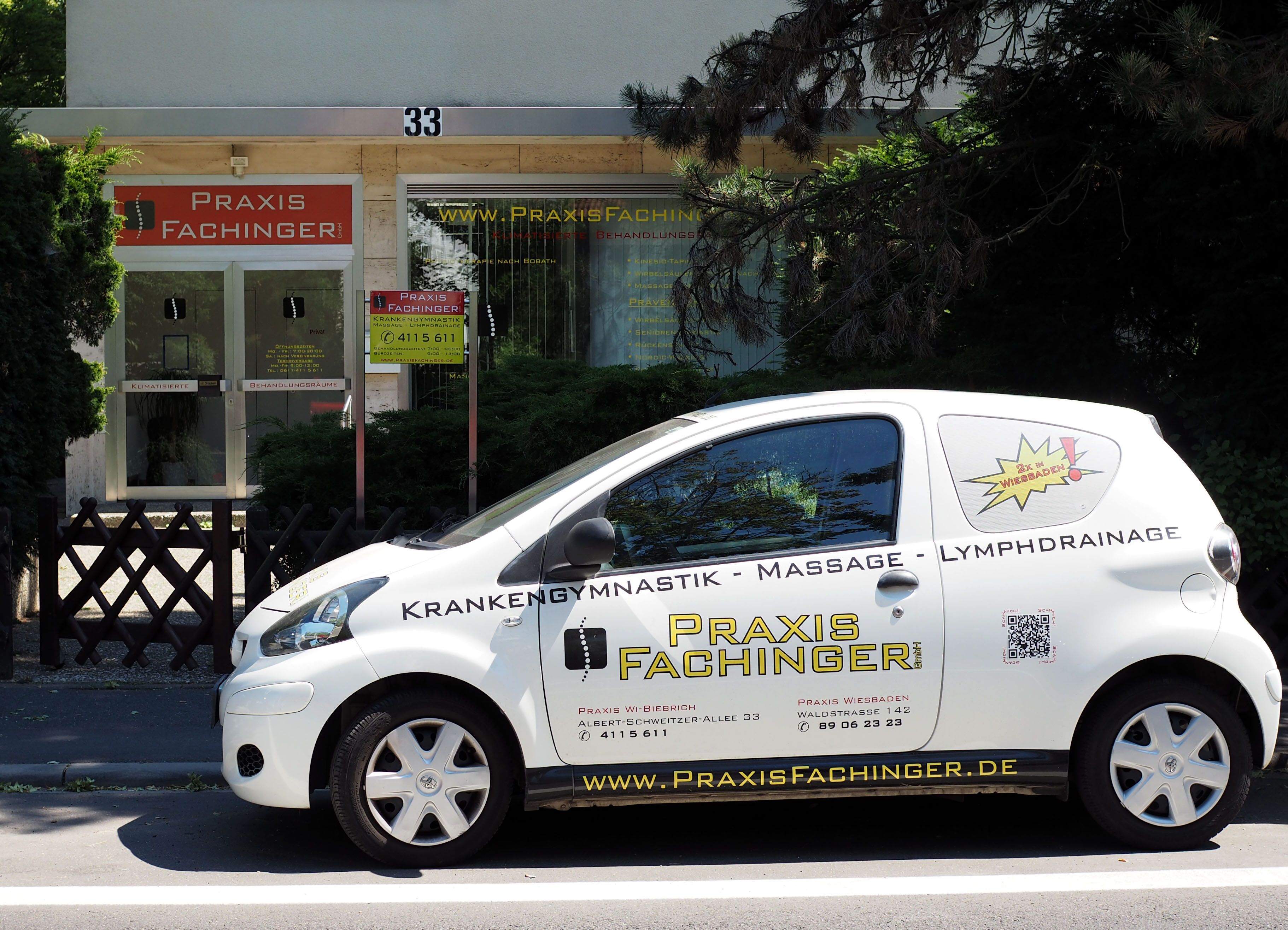 Fahrzeug der Praxis Fachinger für Hausbesuche 