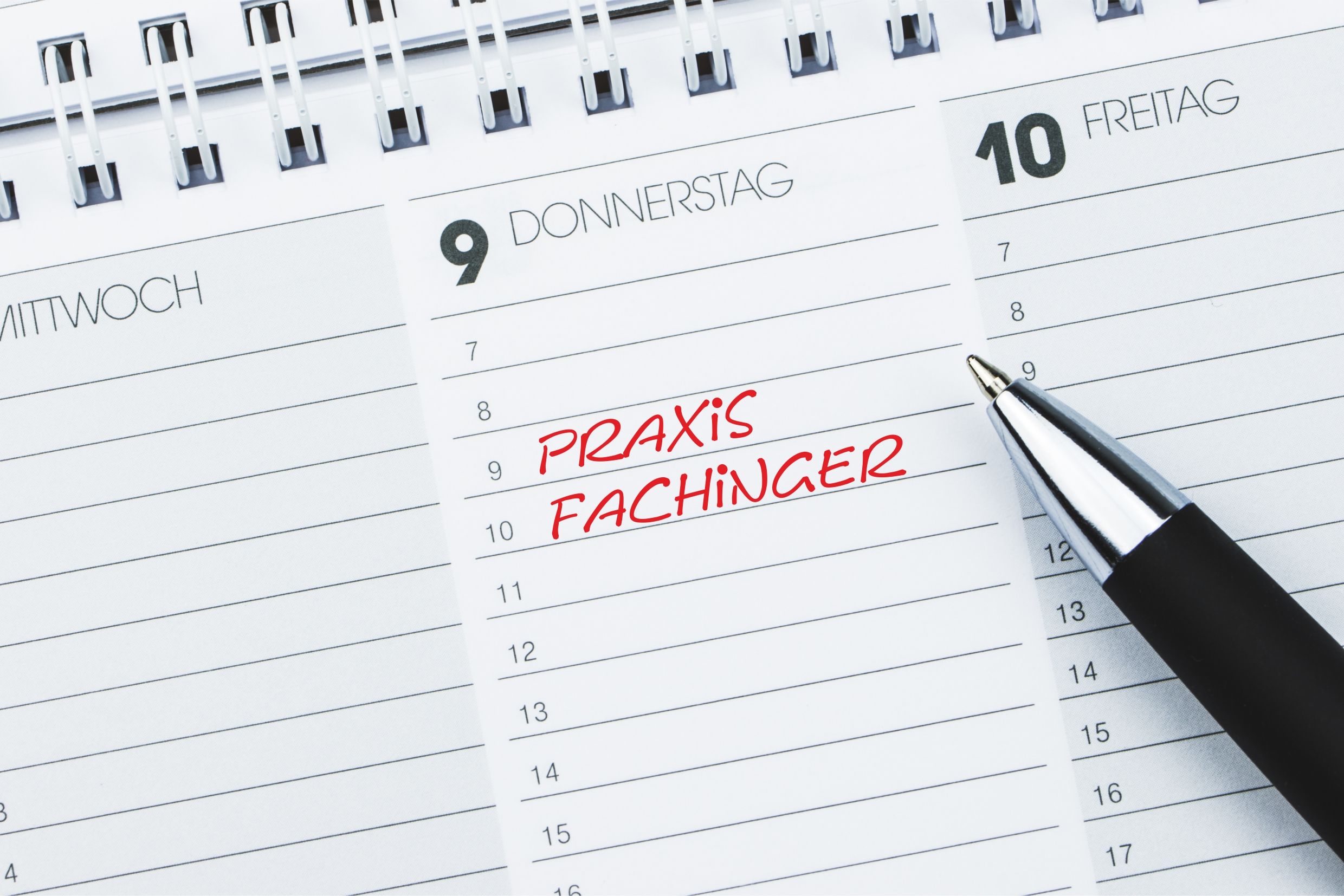 Kugelschreiber neben dem Eintrag Praxis Fachinger im Kalender